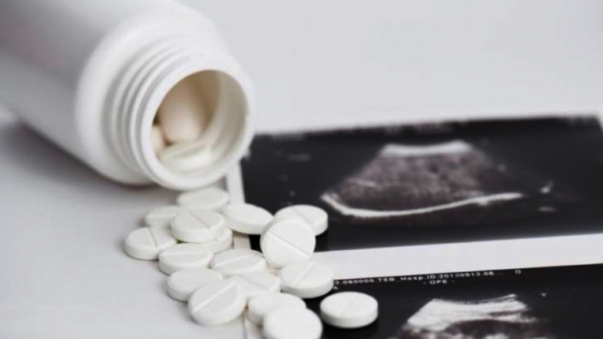 Phải cắt toàn bộ tử cung do tự ý uống 20 viên thuốc phá thai mua online