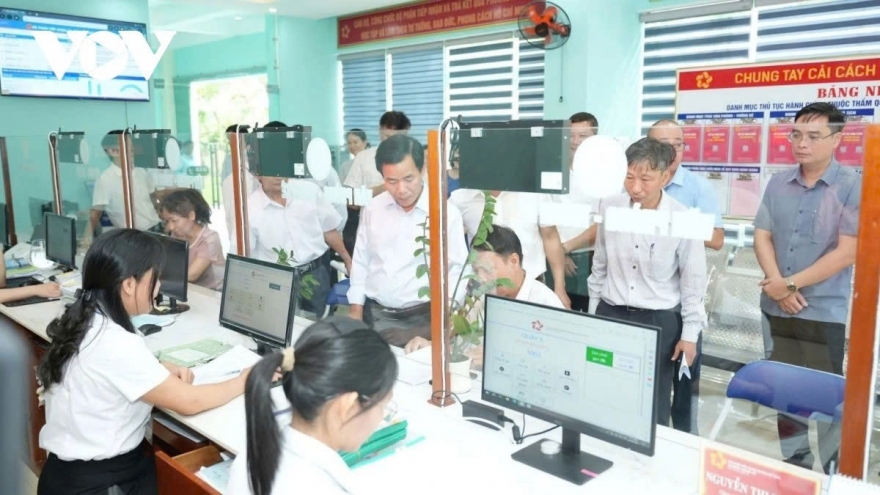 Xếp lương mới cho 3 nhóm công chức, nhiều quy định cũ hết hiệu lực