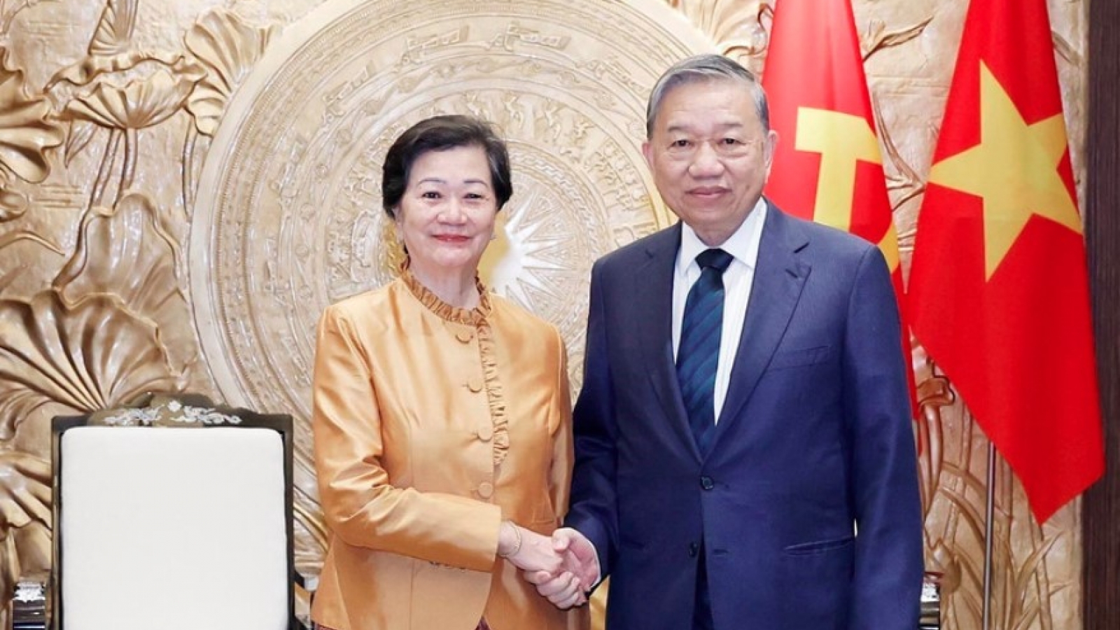 Party chief hosts outgoing Cambodian ambassador