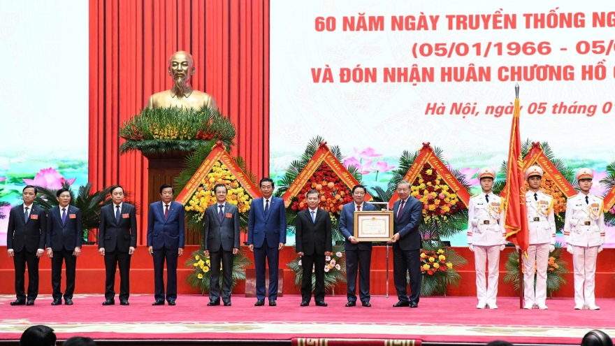 Tổng Bí thư Tô Lâm trao Huân chương Hồ Chí Minh tặng Ban Nội chính Trung ương