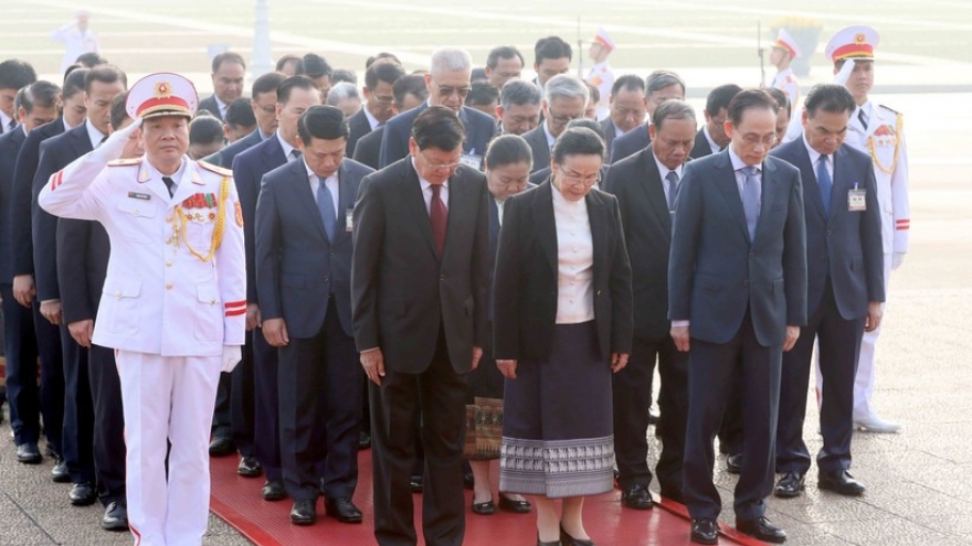 Tổng Bí thư, Chủ tịch nước Lào vào Lăng viếng Chủ tịch Hồ Chí Minh