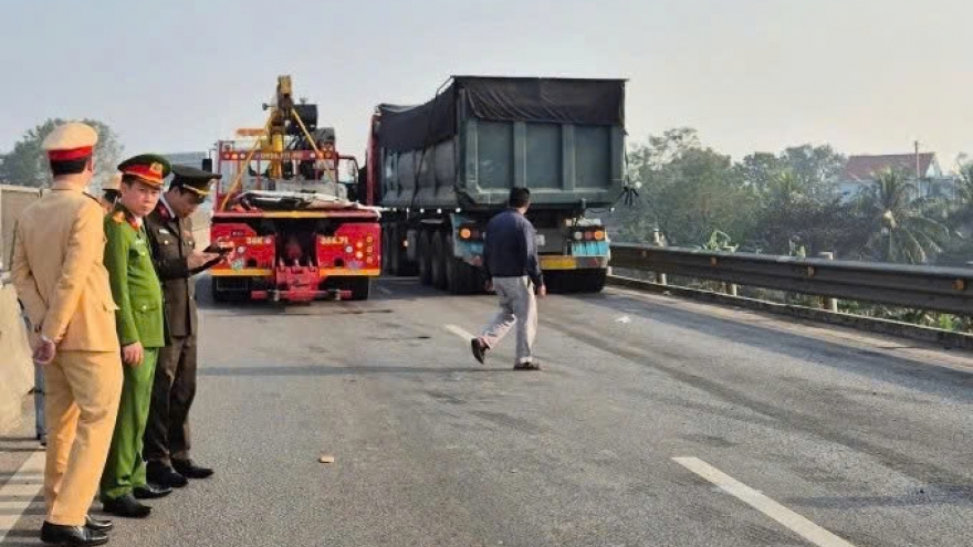 Four killed, six injured in expressway crash in central Vietnam