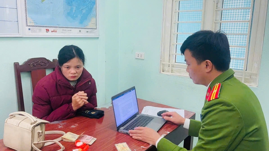 Làm rõ đối tượng tráo vàng giả lấy vàng thật sau gần 2 giờ nhận tố giác qua VNeID