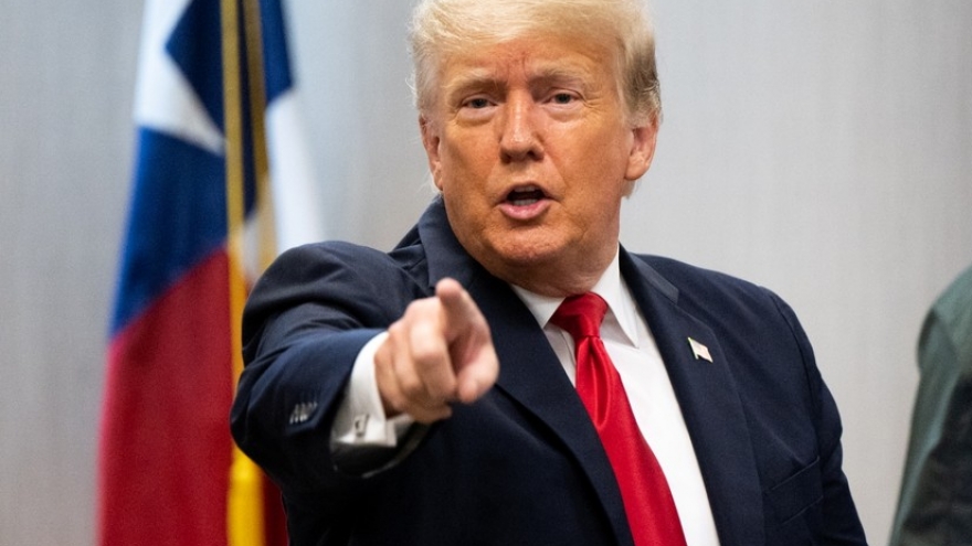 Tổng thống Mỹ Donald Trump doạ áp thuế 100% với Canada