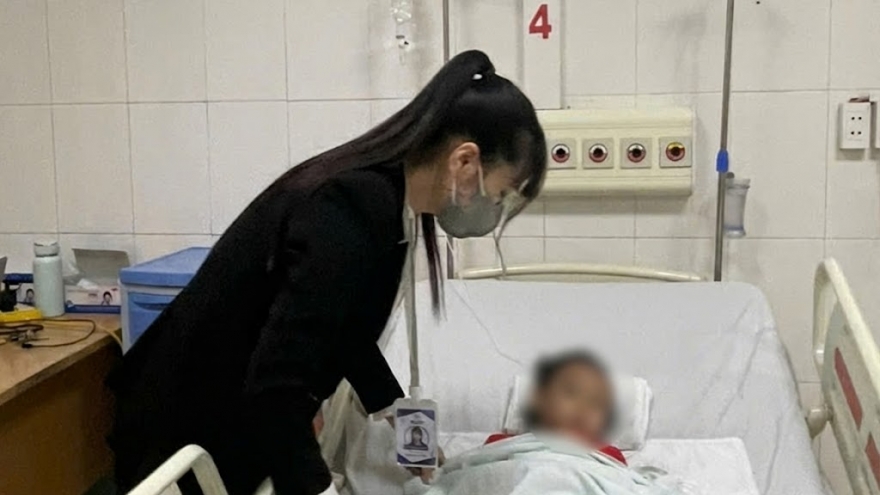 Nghi người mẹ trẻ cho 3 con nhỏ uống trà sữa pha thuốc diệt chuột