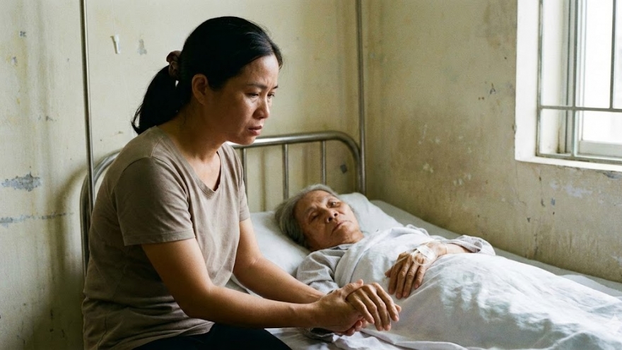 Có hai con trai, nhưng khi mẹ già bệnh nặng lại chỉ có con gái, con rể chăm lo