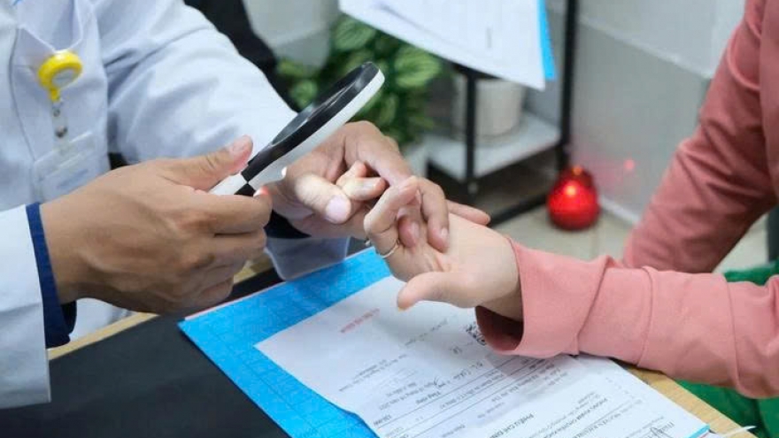 Ngứa dữ dội và mất ngủ kéo dài vào mùa đông, có thể chữa dứt điểm?