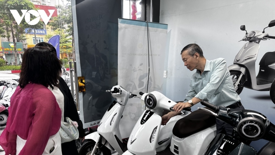 Hà Nội sắp có chính sách hỗ trợ người dân chuyển đổi xe xăng sang xe điện