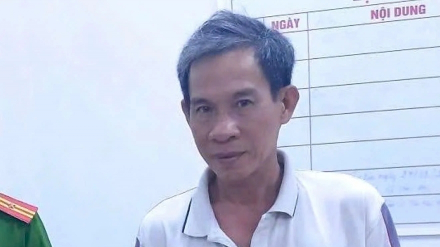 Bắt chủ shop quần áo hãm hại bé gái ở An Giang