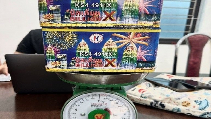 Xử phạt 40 triệu đồng đối với hành vi buôn bán hàng cấm là pháo hoa nổ