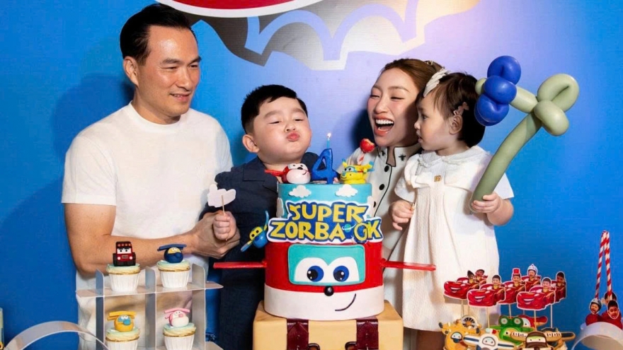 Sao Việt 5/1: Vợ chồng Chi Bảo mở tiệc mừng con trai 4 tuổi