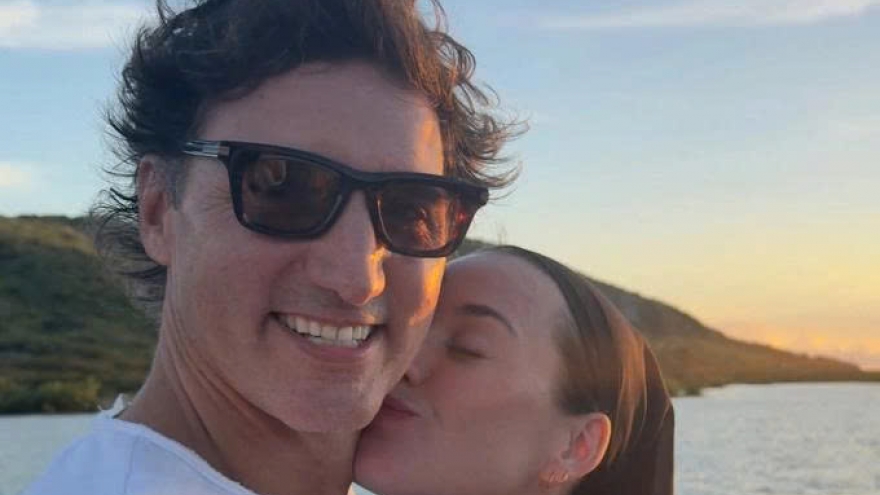 Katy Perry đăng ảnh tình tứ bên cựu Thủ tướng Canada