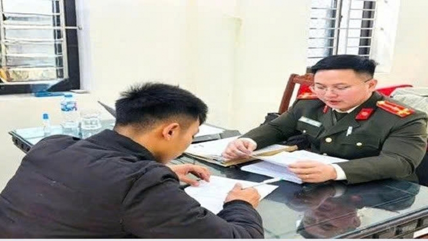 Khởi tố đối tượng tàng trữ 2 khẩu súng và hàng trăm viên đạn