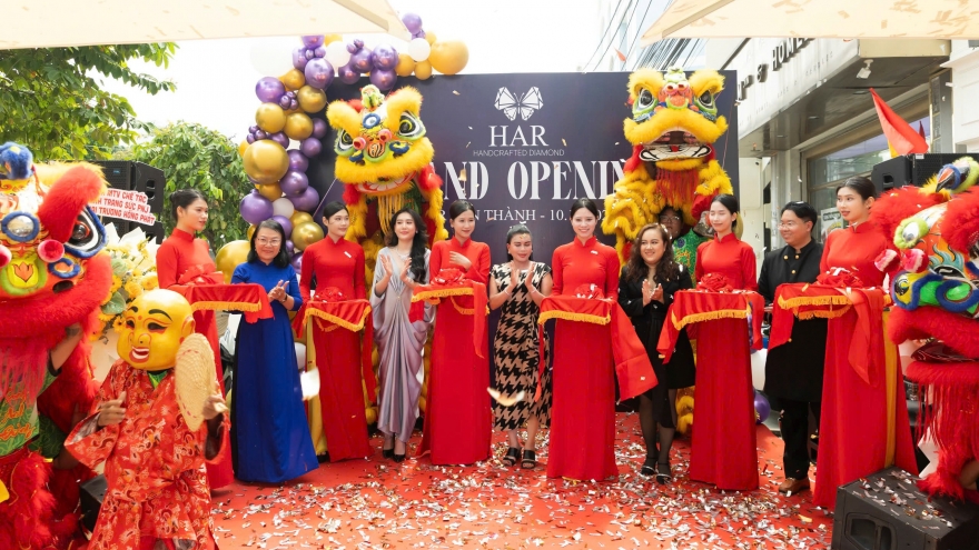 Hoa hậu Phan Hoàng Kim – đẹp hiện đại cùng trang sức HAR