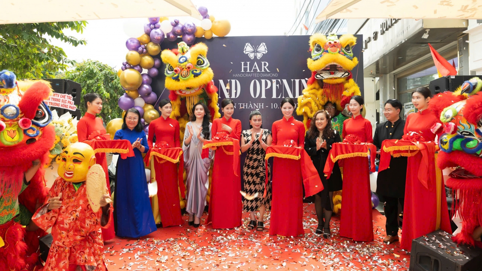 Hoa hậu Phan Hoàng Kim – đẹp hiện đại cùng trang sức HAR