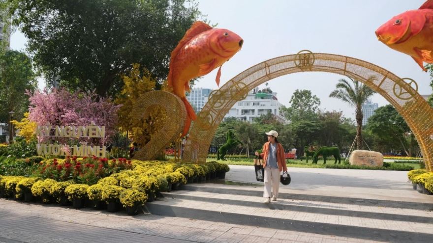 Chợ Bến Thành, Hồ Con Rùa, đất bỏ hoang "lột xác" thành công viên rực rỡ đón Tết