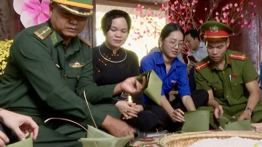 Xuân biên giới trong hương lúa mới