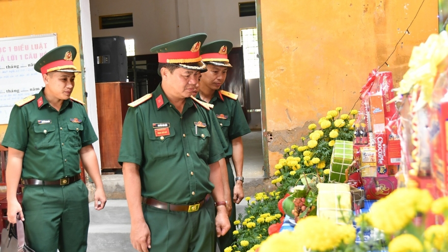 An Giang: Kiểm tra công tác sẵn sàng chiến đấu và tổ chức Tết Nguyên đán Bính Ngọ