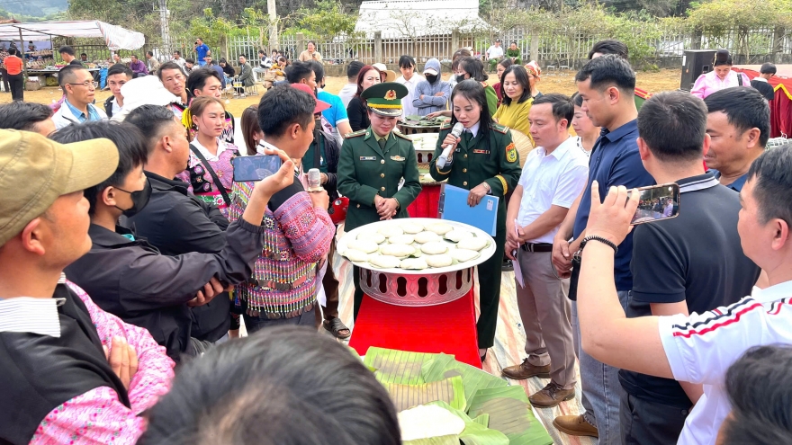 "Xuân biên phòng ấm lòng dân bản" tại xã biên giới Yên Sơn, Sơn La