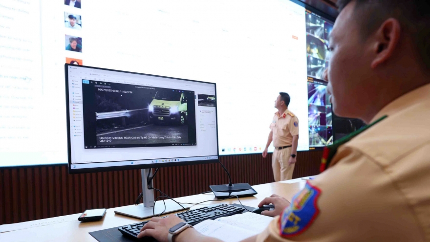 CSGT tăng cường xử lý vi phạm qua camera AI trên tuyến cao tốc Nội Bài - Lào Cai