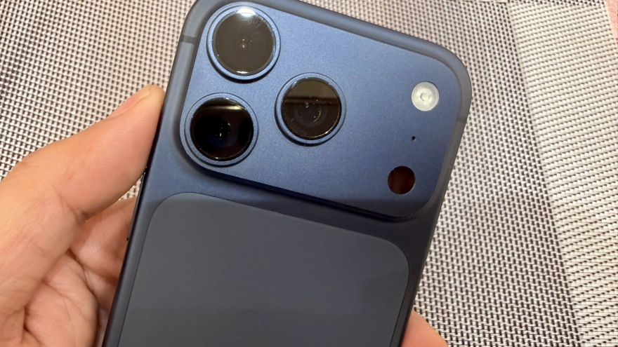 Không phải vì chê, người dùng vẫn ồ ạt bán iPhone 17 Pro Max