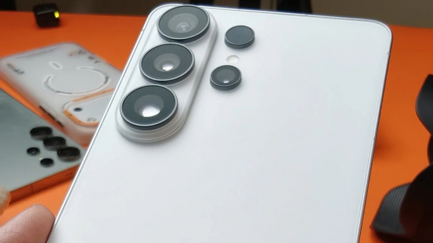 Vì sao Samsung mang camera lồi trở lại với Galaxy S26 Ultra?