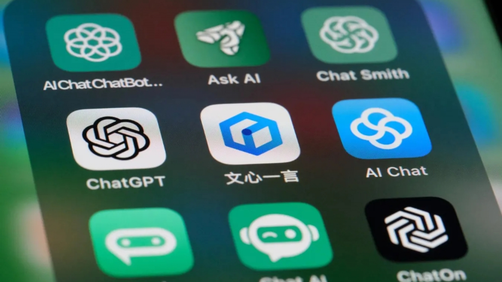 AI Trung Quốc đua hút người dùng bằng tiền mặt, iPhone và TV
