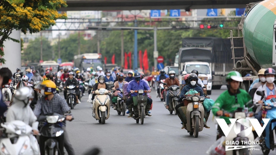 CSGT đảm bảo ATGT phục vụ người dân về quê đón Tết