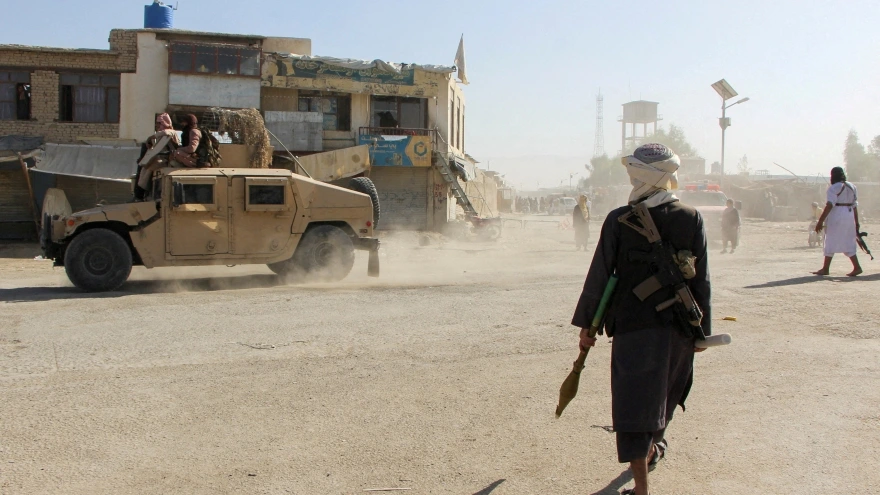 Pakistan và Afghanistan không kích lẫn nhau