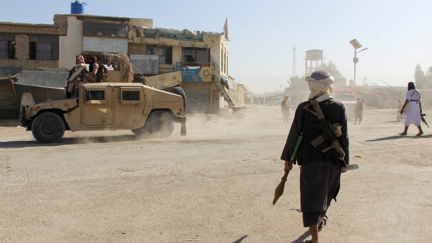 Pakistan và Afghanistan không kích lẫn nhau