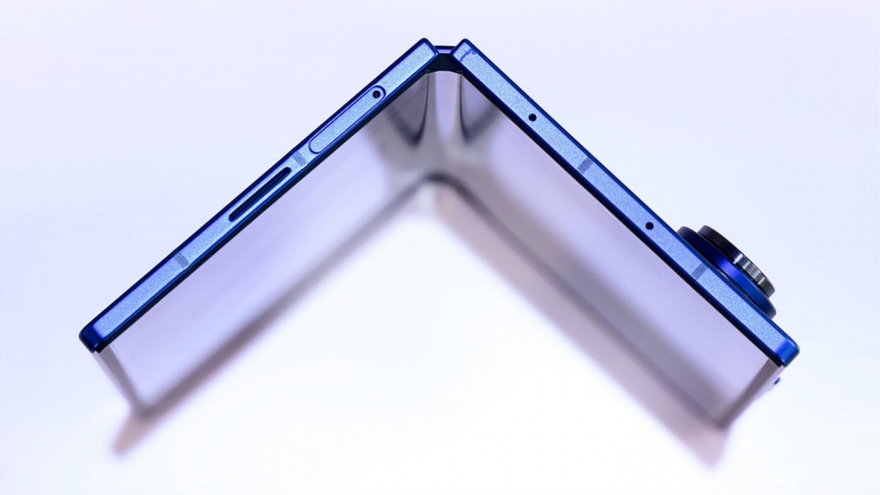 Quân bài mới của Samsung trước sức ép từ iPhone Fold của Apple