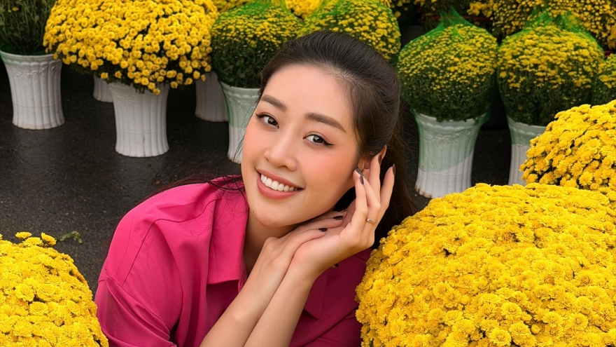 Sao Việt 13/2: Hoa hậu Khánh Vân cùng chồng đi chợ hoa ngày giáp Tết