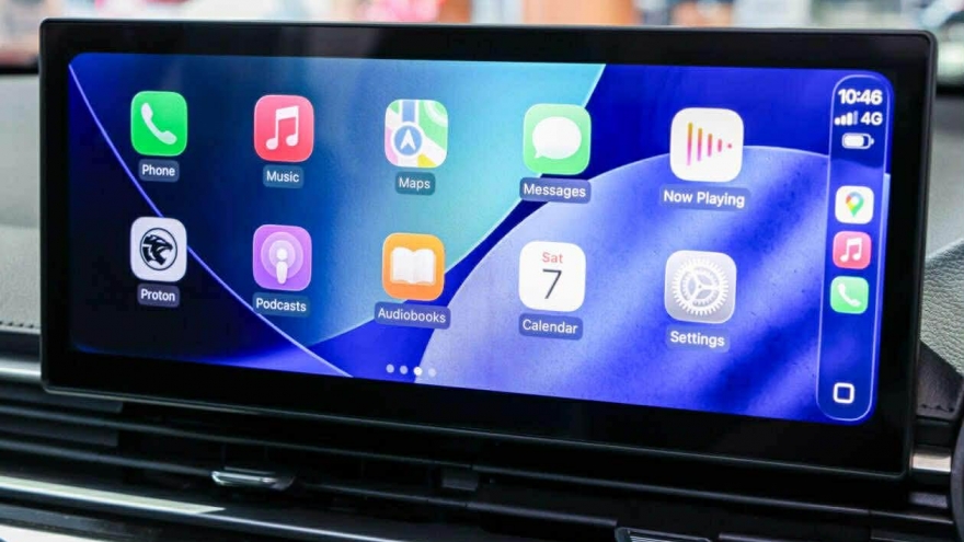 Apple CarPlay iOS 26.4 cho phép xem video khi đỗ xe, mở cửa cho chatbot AI