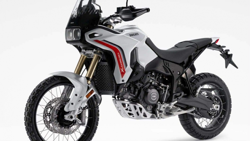 Ducati DesertX 2026 nâng cấp toàn diện với khung mới và màn hình TFT hiện đại