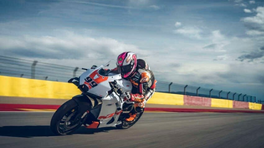 KTM 990 RC R Track 2026 chính thức ra mắt, dành riêng cho đường đua
