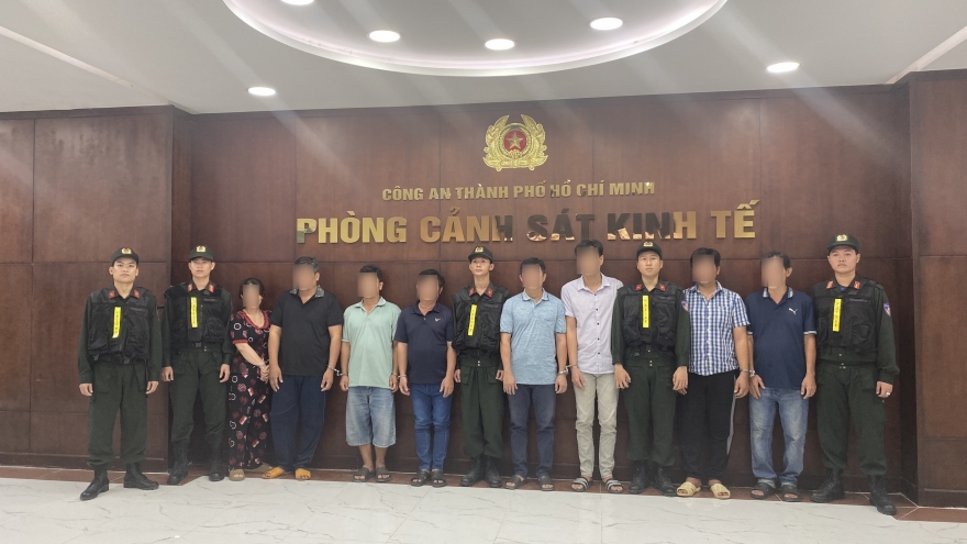 Khởi tố 8 đối tượng sản xuất, bán xăng giả tại TP.HCM