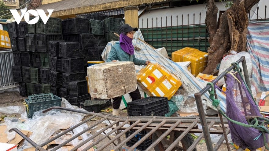 Giữa nhịp mưu sinh, người lao động kỳ vọng năm mới đủ đầy