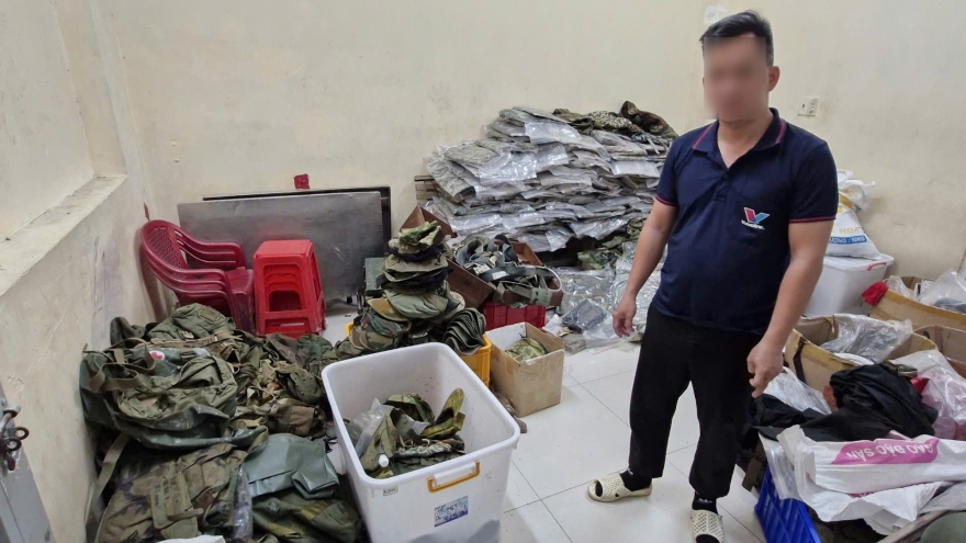 Khởi tố đối tượng mua bán trái phép vũ khí quân dụng quy mô lớn ở TP.HCM