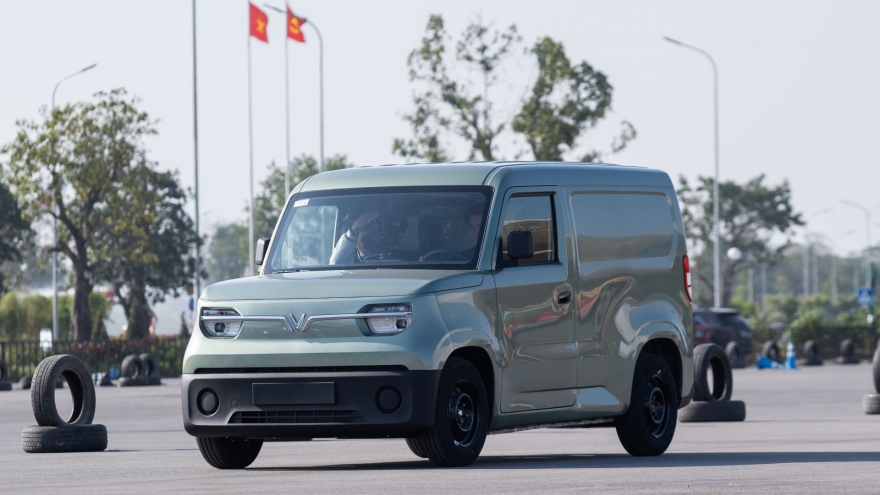 Kích thước gọn, chở nhiều hàng, không tốn tiền xăng: EC Van sinh ra để giao hàng