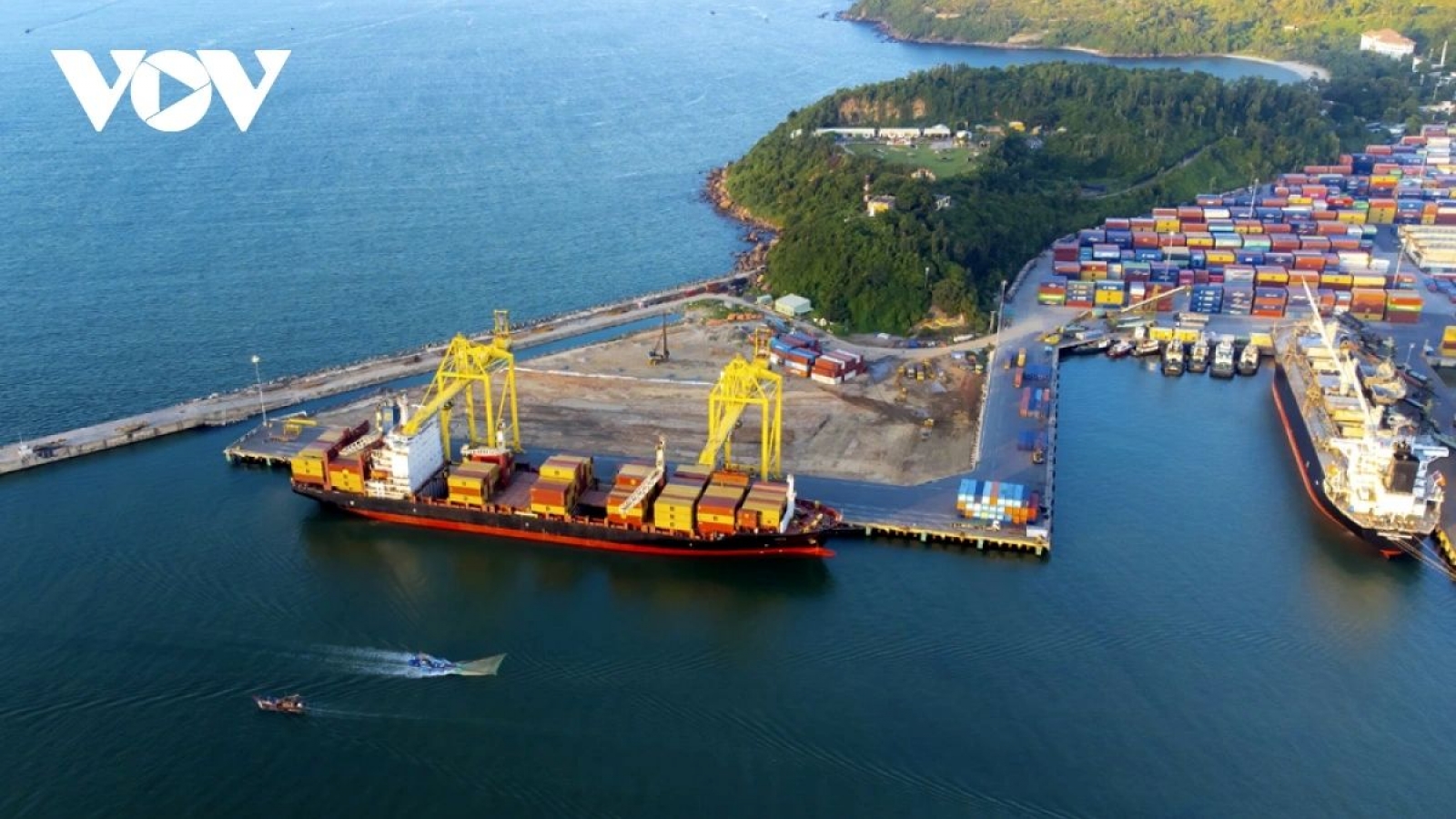 Da Nang Port welcomes first container ships of Lunar New Year 2026