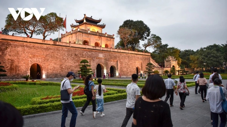 Hanoi welcomes over 900,000 visitors during Tet, revenue up 19.5%