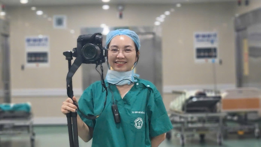 Người lưu giữ những khoảnh khắc sinh tử trong phòng phẫu thuật ở bệnh viện