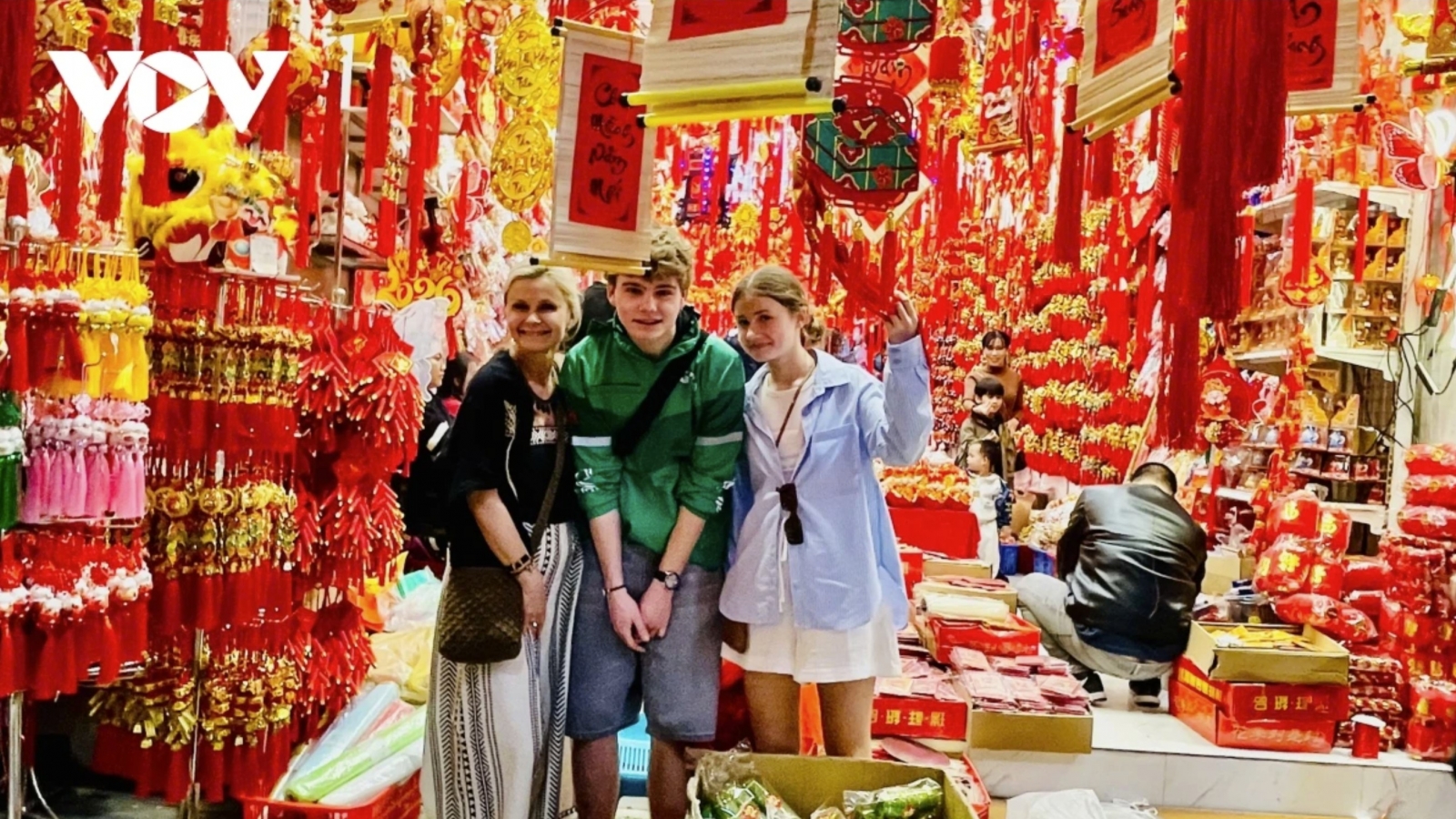 Spring colours spread across Hanoi’s Old Quarter ahead of Lunar New Year 2026