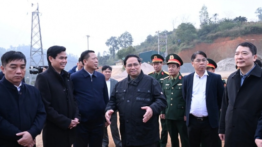 PM Chinh: Building expressways opens new development space
