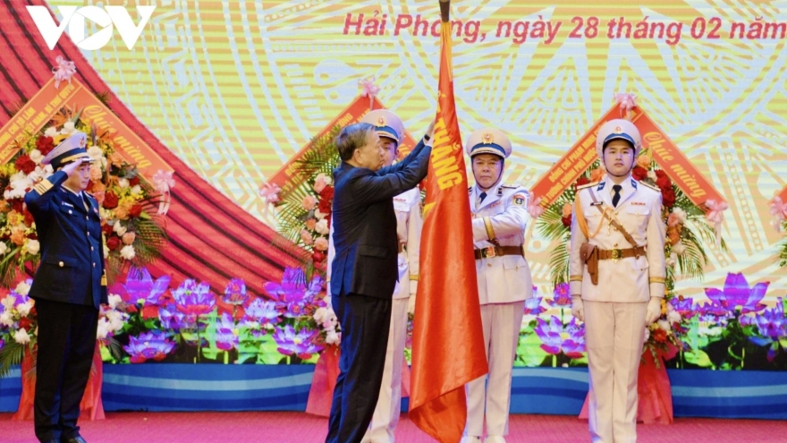 Party chief presents Hero of People’s Armed Forces title to Vietnam People’s Navy