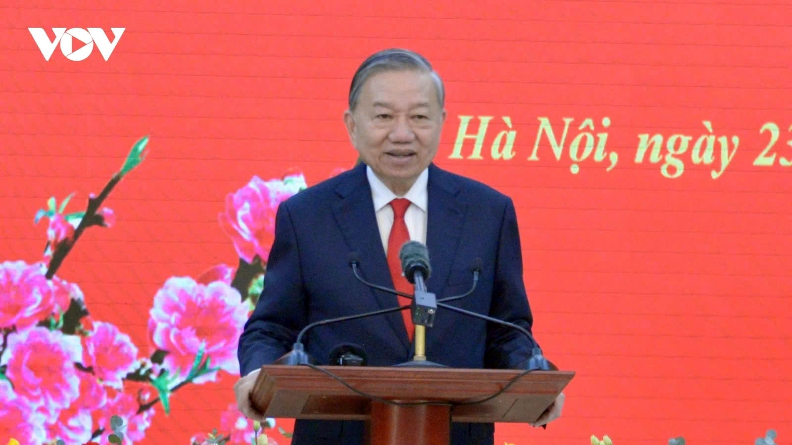 Party chief sets agenda for implementing 14th Congress Resolution