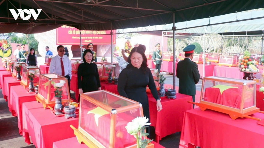 Reburial service held for remains of 36 fallen soldiers in Vinh Long