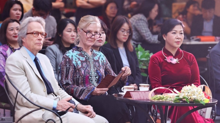 Party leader’s spouse hosts Duke of Richmond at Vietnam Fine Arts Museum