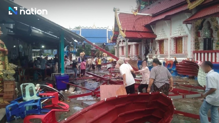 Mưa giông, gió lốc kéo dài ảnh hưởng hàng trăm hộ gia đình ở Thái Lan