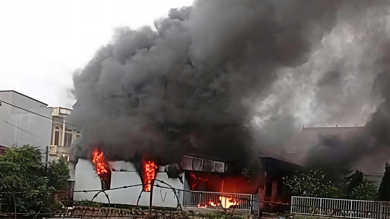 21 nuns and disabled children escape fire at Bac Ninh charity home